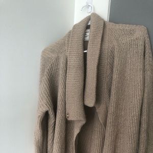 Cozy Beige Abercrombie